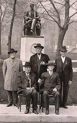Kenosha's GAR veterans at Lincoln memorial